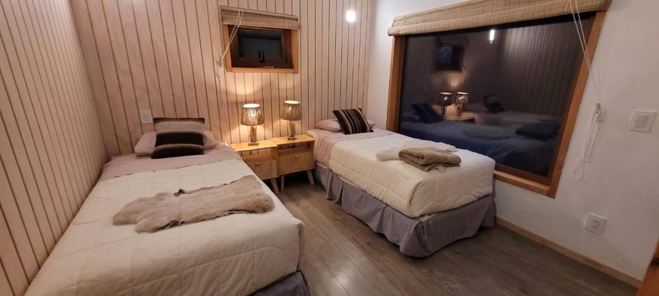 Cabana En Laguna Azul Patagonia Bagual Villa Torres del Paine National Park Bagian luar foto